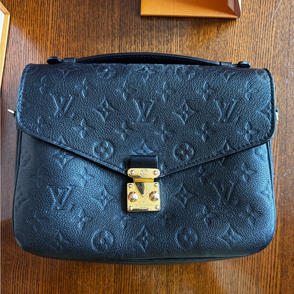 Louis Vuitton Pochette Métis Black Monogram Bag